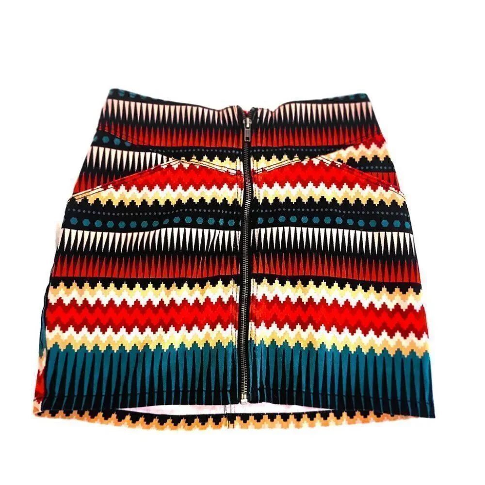 Divided zigzag multi-color front zip mini skirt